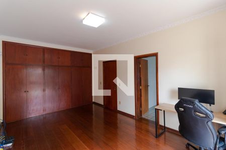 Casa à venda com 465m², 4 quartos e 4 vagasSuíte 03