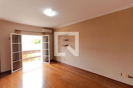 Casa à venda com 465m², 4 quartos e 4 vagasSuíte 01