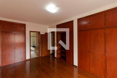 Casa à venda com 465m², 4 quartos e 4 vagasSuíte 01