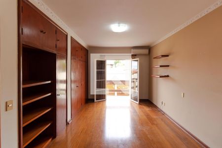 Casa à venda com 465m², 4 quartos e 4 vagasSuíte 01