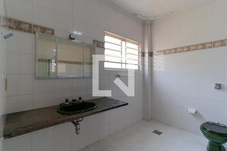 Casa à venda com 465m², 4 quartos e 4 vagasBanheiro da Suíte 01