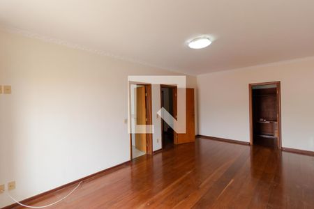 Casa à venda com 465m², 4 quartos e 4 vagasSuíte 02