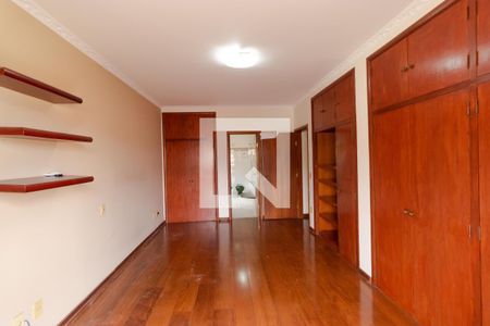 Casa à venda com 465m², 4 quartos e 4 vagasSuíte 01