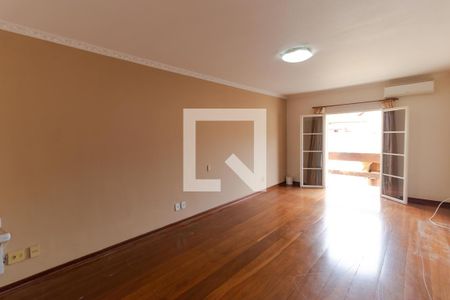 Casa à venda com 465m², 4 quartos e 4 vagasSuíte 02