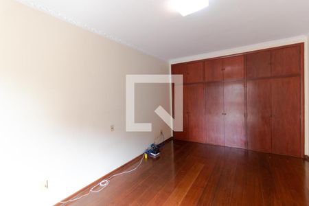 Casa à venda com 465m², 4 quartos e 4 vagasSuíte 03