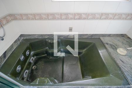 Casa à venda com 465m², 4 quartos e 4 vagasBanheiro da Suíte 02