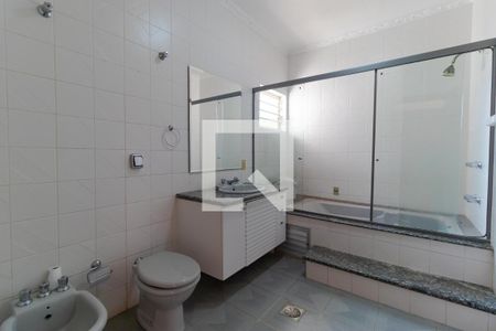 Casa à venda com 465m², 4 quartos e 4 vagasBanheiro da Suíte 04