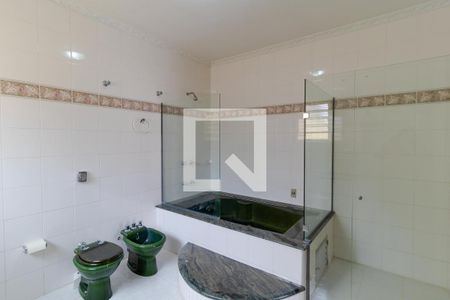 Casa à venda com 465m², 4 quartos e 4 vagasBanheiro da Suíte 01