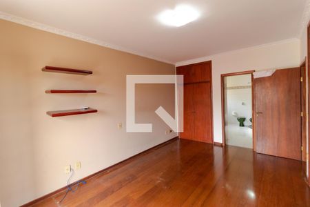 Casa à venda com 465m², 4 quartos e 4 vagasSuíte 01