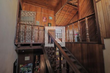 Casa para alugar com 300m², 5 quartos e 3 vagasEscadas