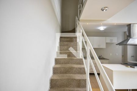 Apartamento à venda com 83m², 1 quarto e 2 vagas Apartamento à venda com 83m², 1 quarto e 2 vagasEscada