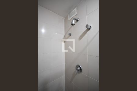 Apartamento à venda com 83m², 1 quarto e 2 vagas Apartamento à venda com 83m², 1 quarto e 2 vagasChuveiro do banheiro