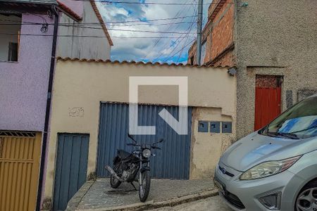 Casa à venda com 360m², 8 quartos e 1 vaga Casa à venda com 360m², 8 quartos e 1 vagaFachada