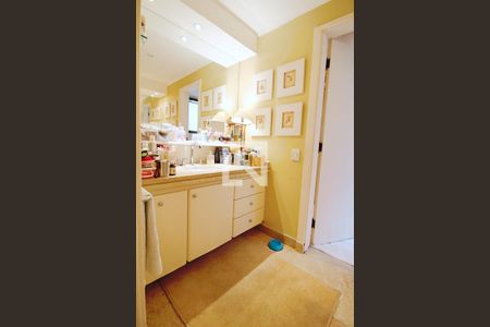 Apartamento à venda com 320m², 3 quartos e 3 vagasBanheiro da Suíte 1