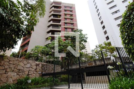 Apartamento à venda com 320m², 3 quartos e 3 vagasFachada e portaria