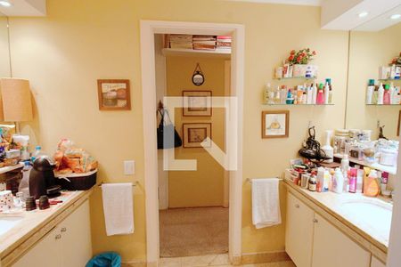 Apartamento à venda com 320m², 3 quartos e 3 vagasBanheiro da Suíte 1