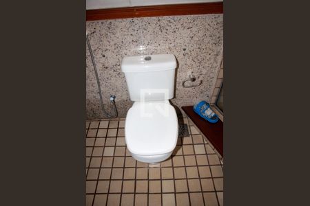 Casa à venda com 800m², 5 quartos e 6 vagasBanheiro da Suíte 2