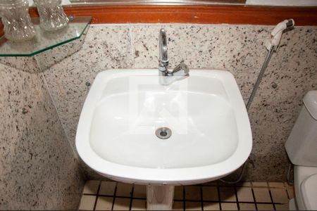 Casa à venda com 800m², 5 quartos e 6 vagasBanheiro da Suíte 2