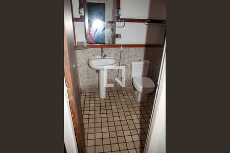 Casa à venda com 800m², 5 quartos e 6 vagasBanheiro da Suíte 2