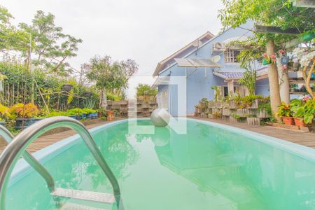 Casa à venda com 360m², 3 quartos e 4 vagas Casa à venda com 360m², 3 quartos e 4 vagasPiscina