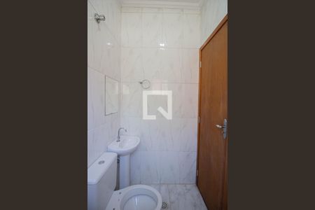 Casa de condomínio para alugar com 75m², 2 quartos e 1 vaga Casa de condomínio para alugar com 75m², 2 quartos e 1 vagaBanheiro da Suíte 2