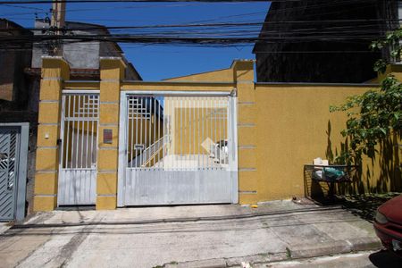 Casa de condomínio para alugar com 75m², 2 quartos e 1 vaga Casa de condomínio para alugar com 75m², 2 quartos e 1 vagaFachada
