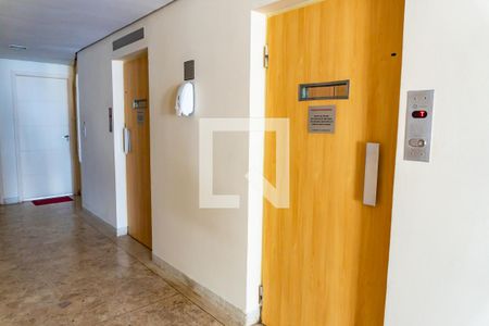 Hall de entrada de apartamento à venda com 2 quartos, 550m² em Vila Guarani (z Sul), São Paulo
