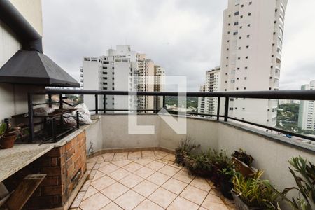 Apartamento para alugar com 240m², 3 quartos e 3 vagas Apartamento para alugar com 240m², 3 quartos e 3 vagasVaranda