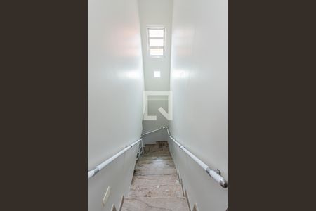 Casa à venda com 235m², 3 quartos e 2 vagasEscada