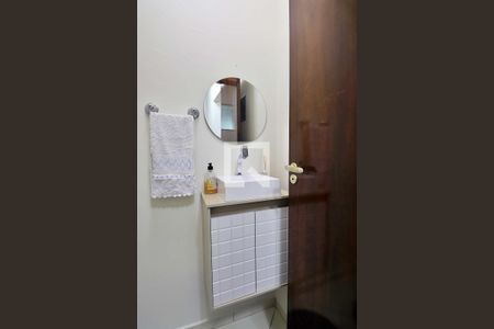 Casa de condomínio à venda com 115m², 3 quartos e 2 vagasLavabo