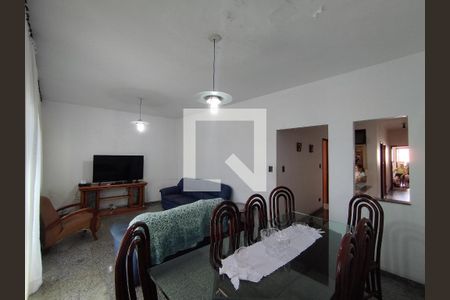 Casa à venda com 285m², 3 quartos e 8 vagasSala