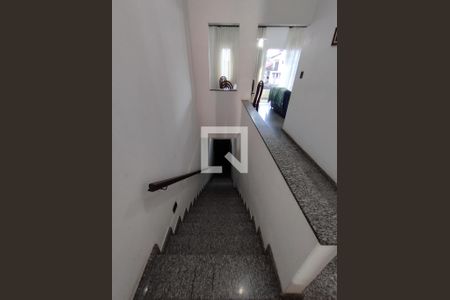 Casa à venda com 285m², 3 quartos e 8 vagasEscada