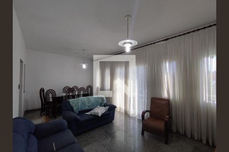 Casa à venda com 285m², 3 quartos e 8 vagasSala