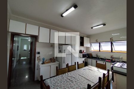 Casa à venda com 285m², 3 quartos e 8 vagasCozinha - Armários