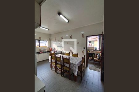 Casa à venda com 285m², 3 quartos e 8 vagasCozinha - Armários