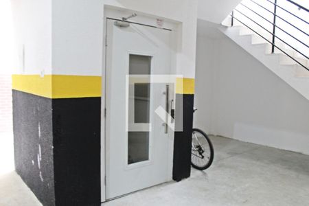 Apartamento à venda com 60m², 2 quartos e 1 vagaElevador deficiente