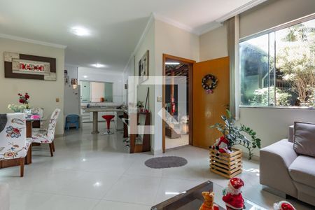 Sala de casa à venda com 3 quartos, 450m² em São Gabriel, Belo Horizonte