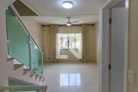 Sala de casa para alugar com 2 quartos, 110m² em Jardim das Vertentes, São Paulo