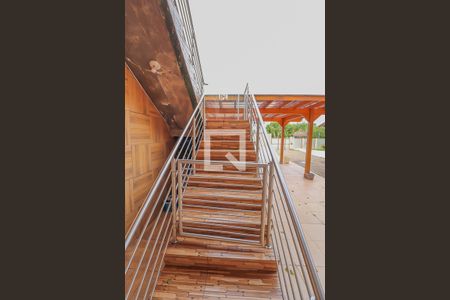 Casa à venda com 93m², 2 quartos e 6 vagasEscada