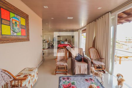 Casa à venda com 93m², 2 quartos e 6 vagasSala