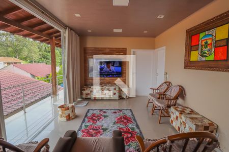 Casa à venda com 93m², 2 quartos e 6 vagasSala