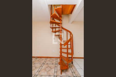 Escada de casa à venda com 2 quartos, 90m² em Aberta dos Morros, Porto Alegre