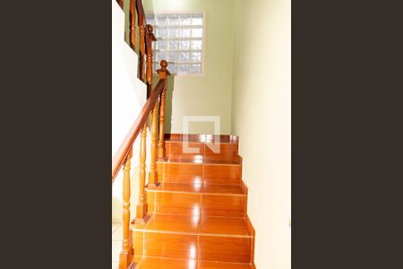 Escada de casa à venda com 3 quartos, 200m² em Piraporinha, Diadema