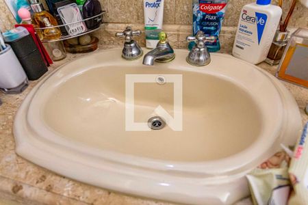 Casa à venda com 240m², 3 quartos e 4 vagasDetalhe do Banheiro da Suite