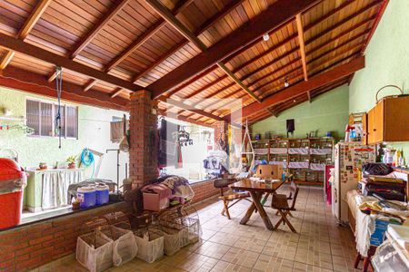 Casa à venda com 240m², 3 quartos e 4 vagasÁrea de Serviço e Espaço Churrasco