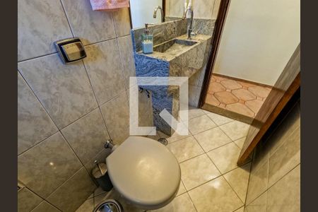 Casa à venda com 400m², 4 quartos e 8 vagasBanheiro 1