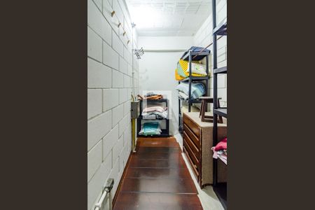 Closet da suíte de casa para alugar com 2 quartos, 110m² em Vila Madalena, São Paulo