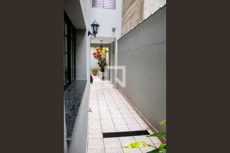 Casa para alugar com 340m², 3 quartos e 2 vagasCorredor lateral