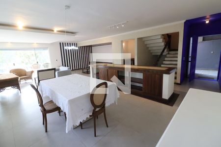 Sala de casa para alugar com 5 quartos, 451m² em Adalgisa, Osasco