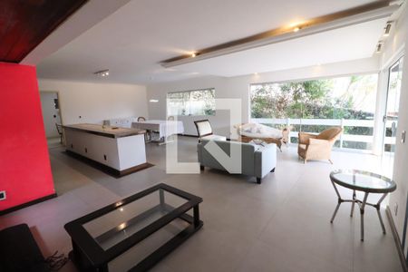 Sala de casa para alugar com 5 quartos, 451m² em Adalgisa, Osasco